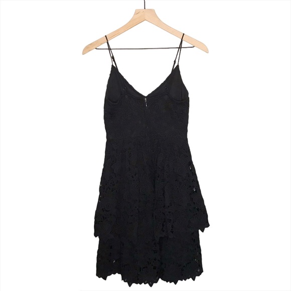 H&M Tiered Sleeveless Lace Dress in Black 6 - Picture 2 of 9
